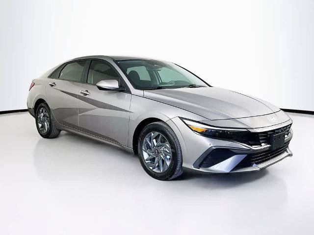 Used 2024 Hyundai Elantra Blue FWD image 23