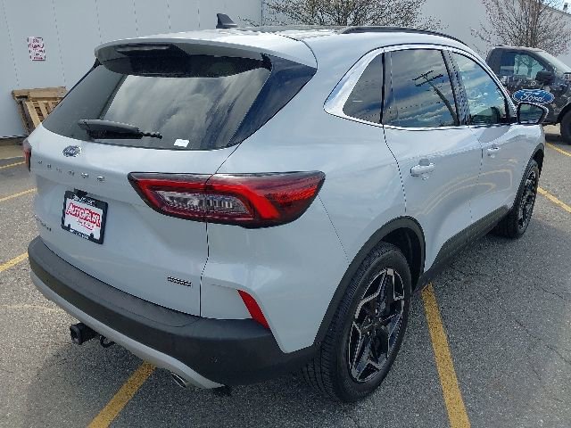 Certified 2025 Ford Escape Platinum w/ Class II Trailer Tow Package AWD/4WD image 8
