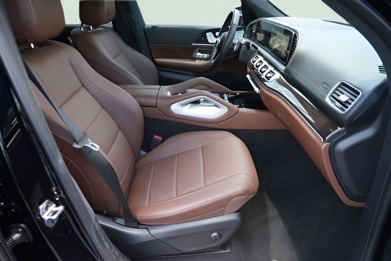 Used 2025 Mercedes-Benz GLS 450 4MATIC image 21