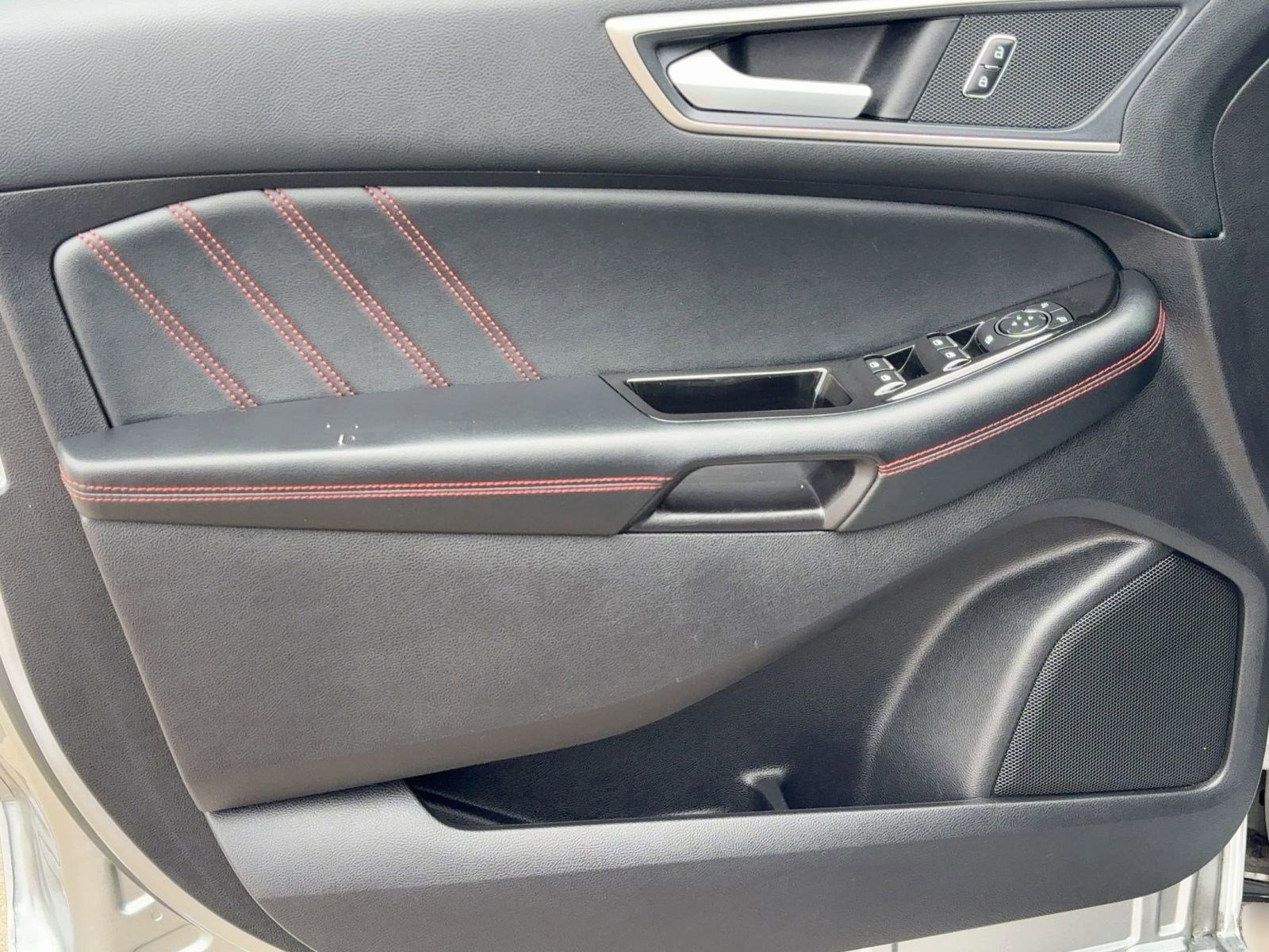 Certified 2020 Ford Edge ST-Line image 12