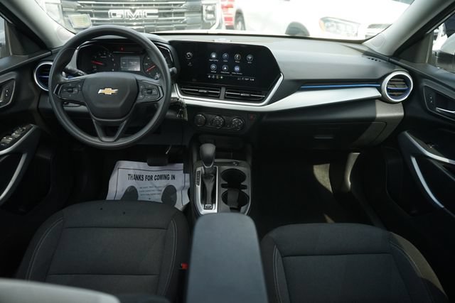 Used 2025 Chevrolet Trax LS w/ LS Convenience Package FWD image 20