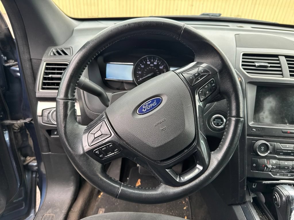 Certified 2018 Ford Explorer XLT w/ Equipment Group 202A FWD image 9