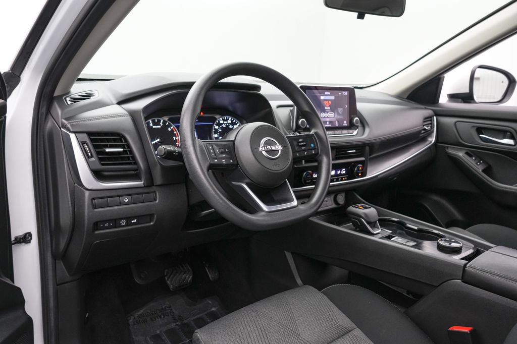 Used 2024 Nissan Rogue SV AWD/4WD image 12