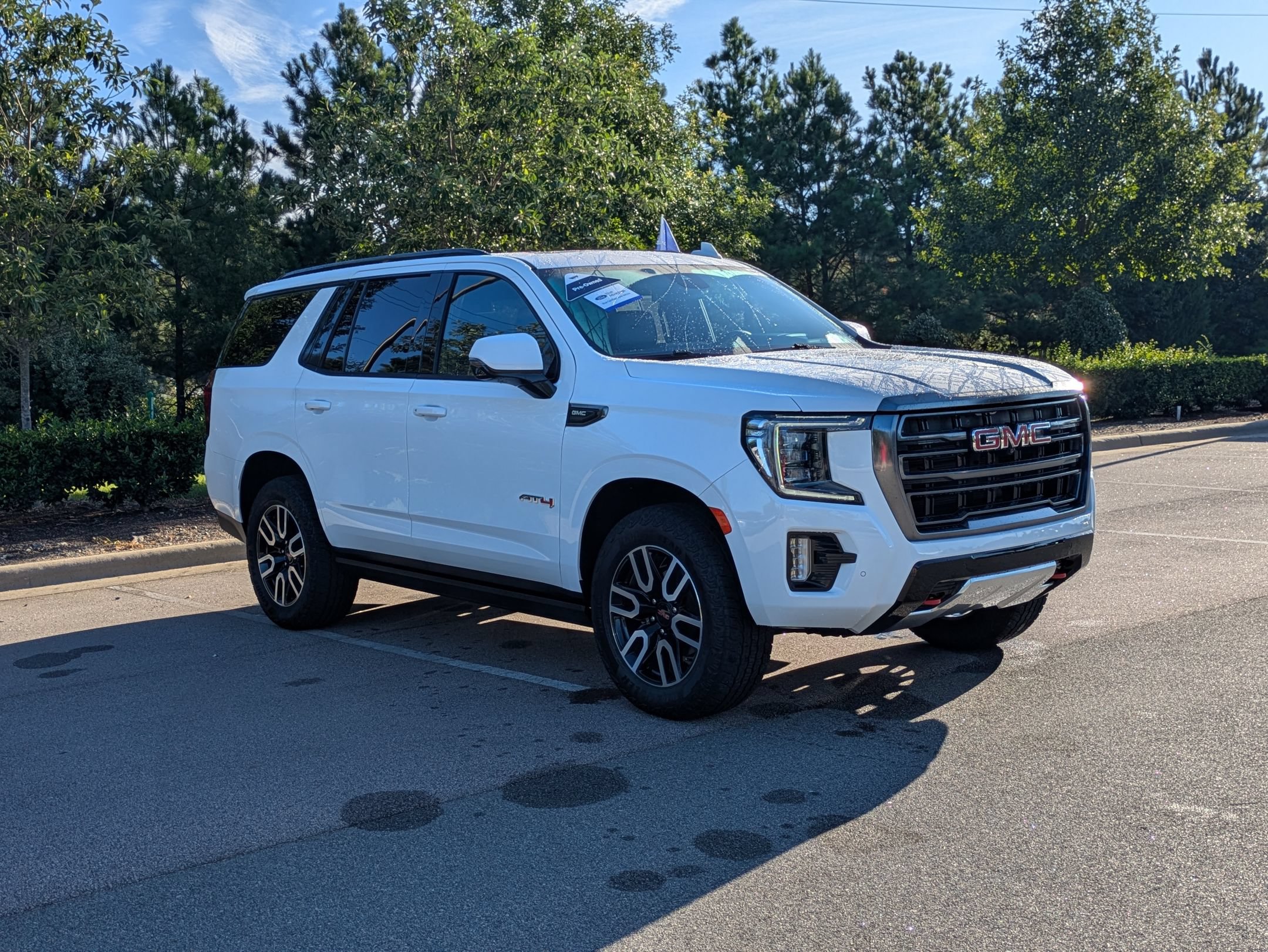 Used 2024 GMC Yukon AT4 w/ Technology Package AWD/4WD image 1
