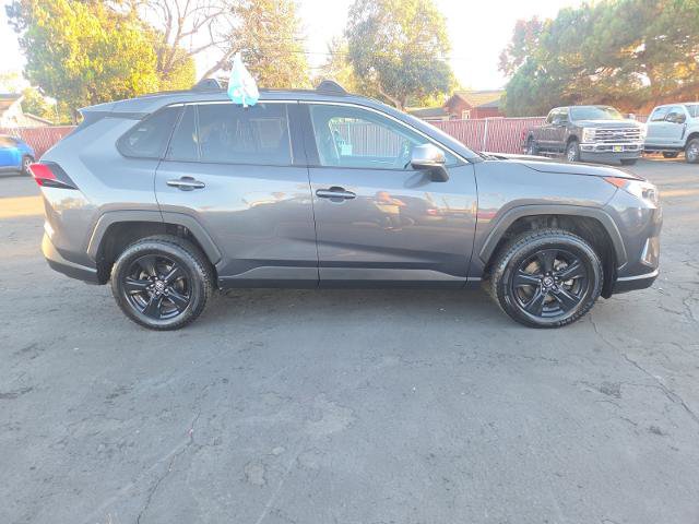 Used 2020 Toyota RAV4 XLE w/ Convenience Package FWD image 3
