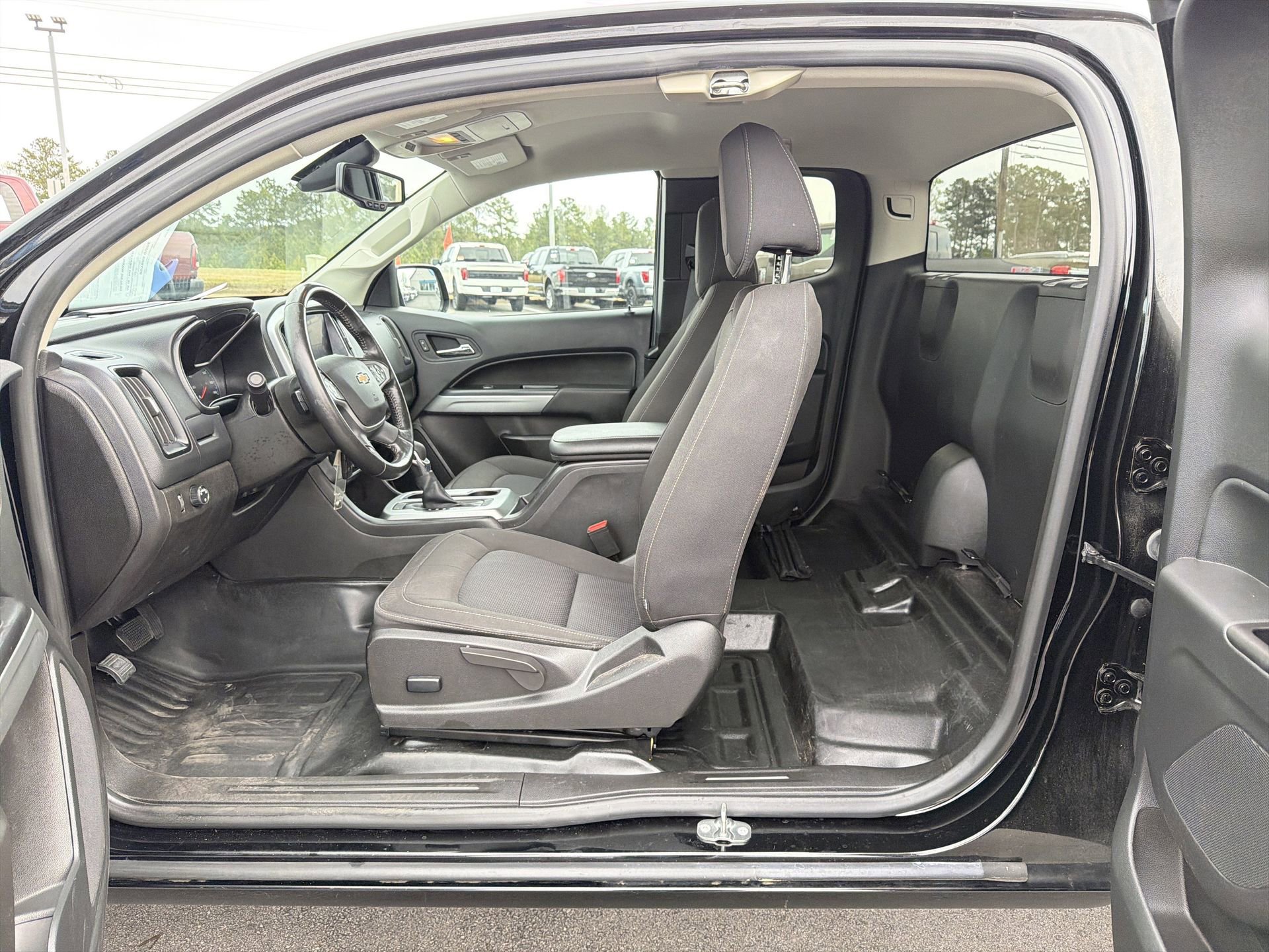 Used 2022 Chevrolet Colorado LT w/ Fleet Safety Package image 25