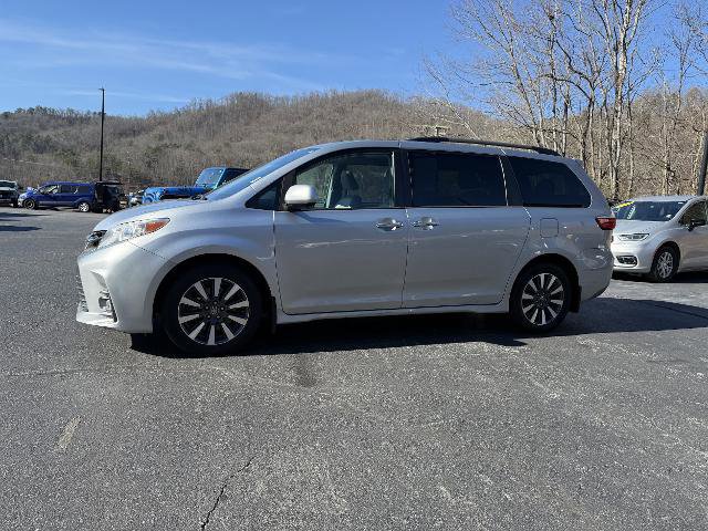Used 2020 Toyota Sienna XLE Premium image 4