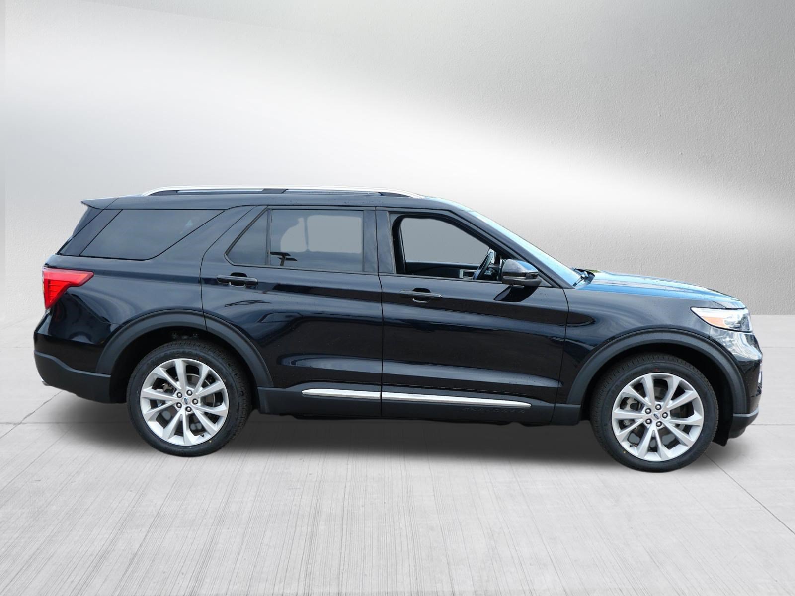 Certified 2022 Ford Explorer Platinum w/ Equipment Group 601A AWD/4WD image 8