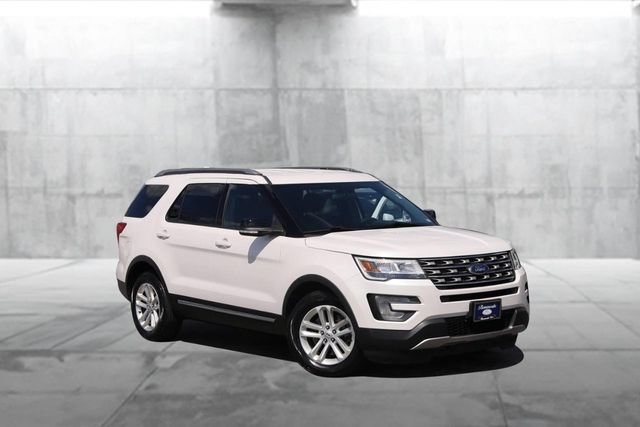 Certified 2017 Ford Explorer XLT FWD image 2