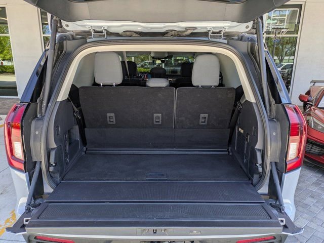 Certified 2025 Ford Expedition Active image 22