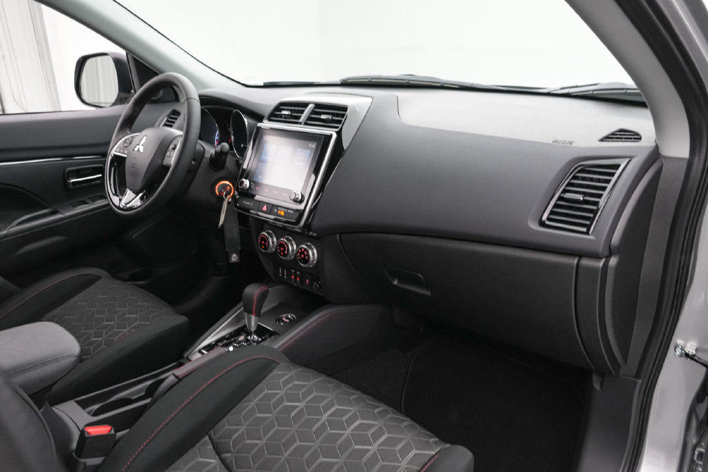Used 2026 Mitsubishi Outlander Sport LE AWD/4WD image 21