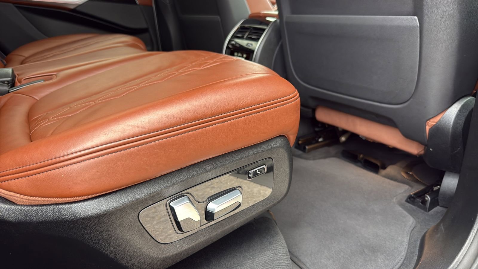 Used 2019 BMW X7 xDrive40i w/ Dynamic Handling Package AWD/4WD image 26