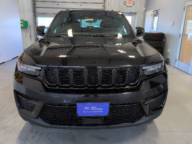 Used 2023 Jeep Grand Cherokee Altitude AWD/4WD image 8