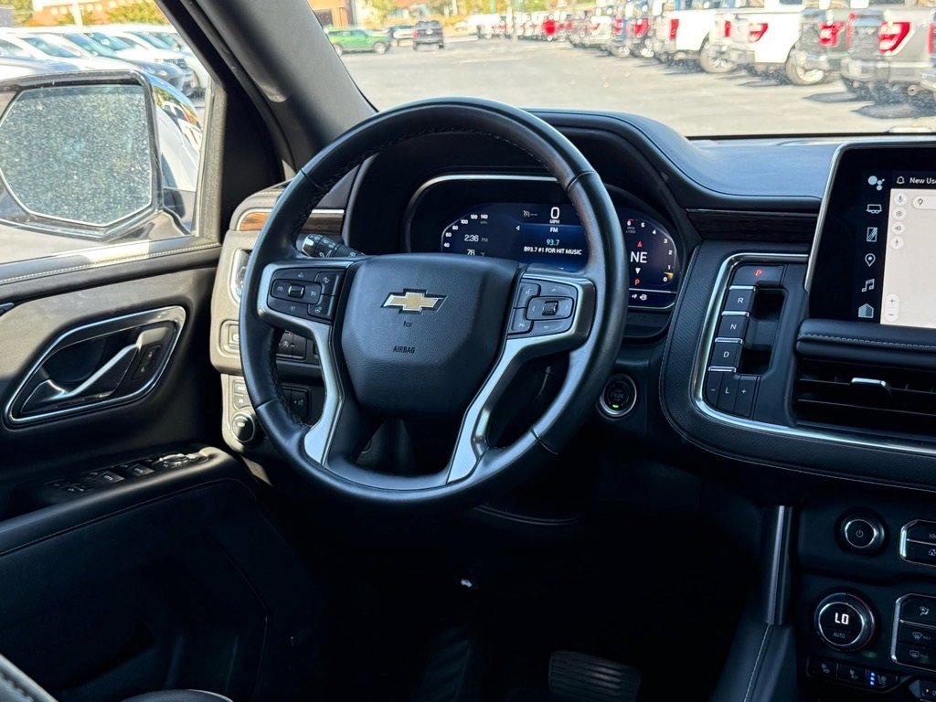 Used 2023 Chevrolet Suburban Premier image 11