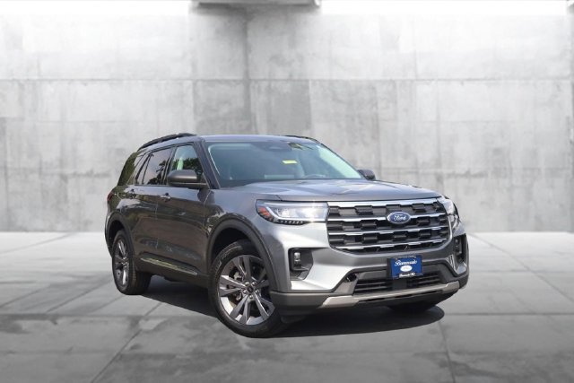 Certified 2025 Ford Explorer Active w/ Active Comfort Package AWD/4WD image 2