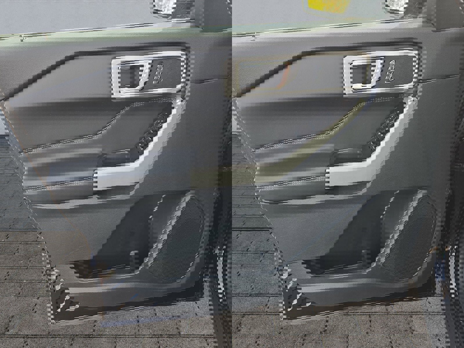 Certified 2022 Ford Explorer XLT w/ Equipment Group 202A image 10