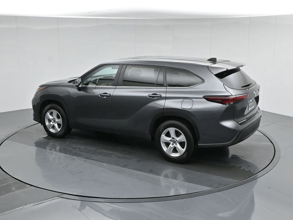 Used 2024 Toyota Highlander LE image 19