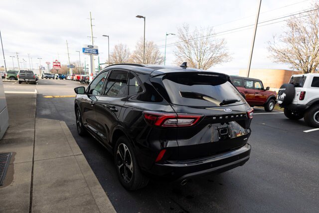 Certified 2025 Ford Escape ST-Line Elite w/ Premium Technology Package AWD/4WD image 6