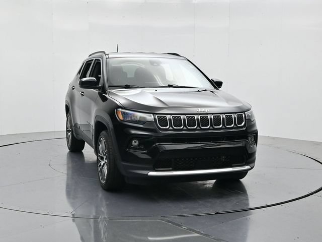 Used 2023 Jeep Compass Limited w/ Elite Group AWD/4WD image 4