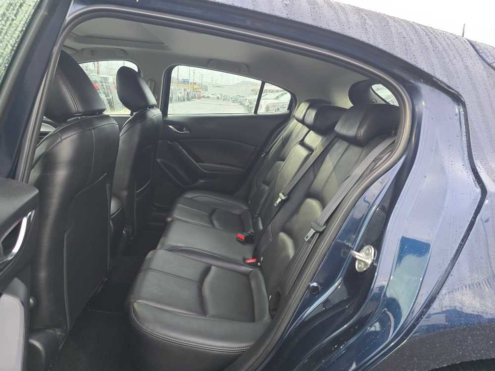 Used 2018 MAZDA MAZDA3 Touring image 16
