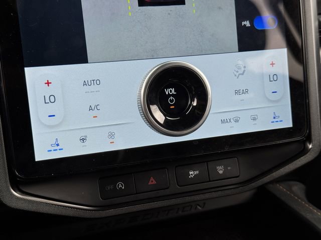 Certified 2023 Ford Expedition Platinum image 18