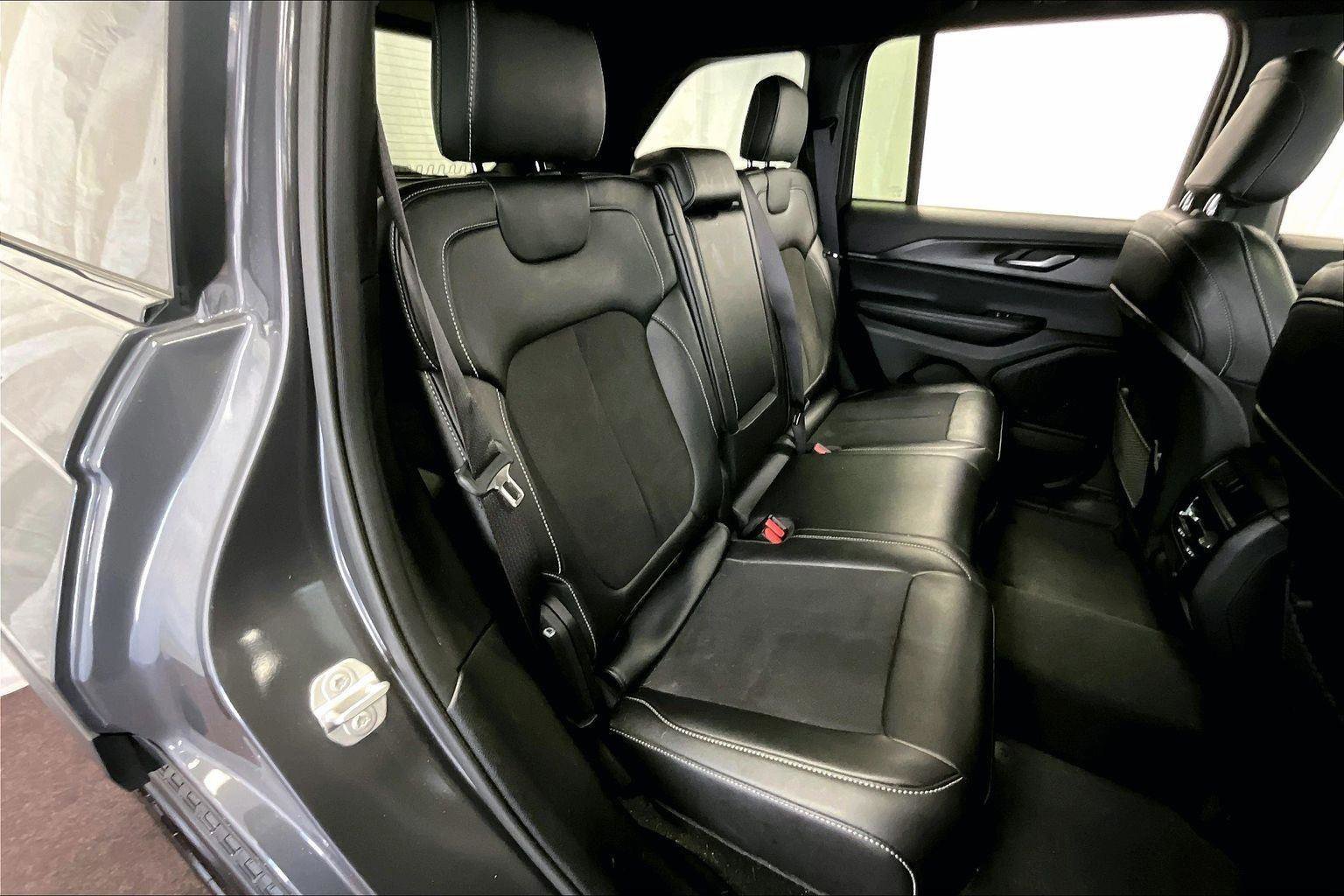 Used 2023 Jeep Grand Cherokee Altitude image 26