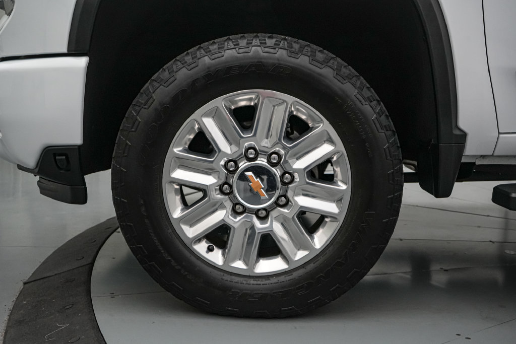 Used 2024 Chevrolet Silverado 2500 High Country w/ Technology Package AWD/4WD image 11