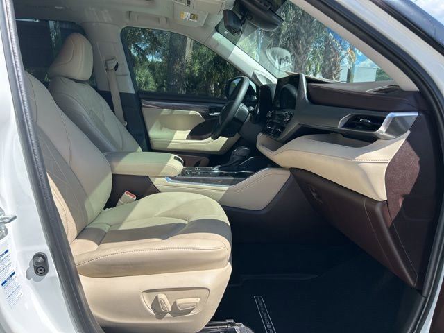 Used 2022 Toyota Highlander Platinum AWD/4WD image 20