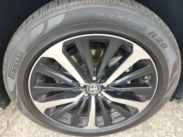 Used 2022 Toyota Highlander XSE FWD image 12