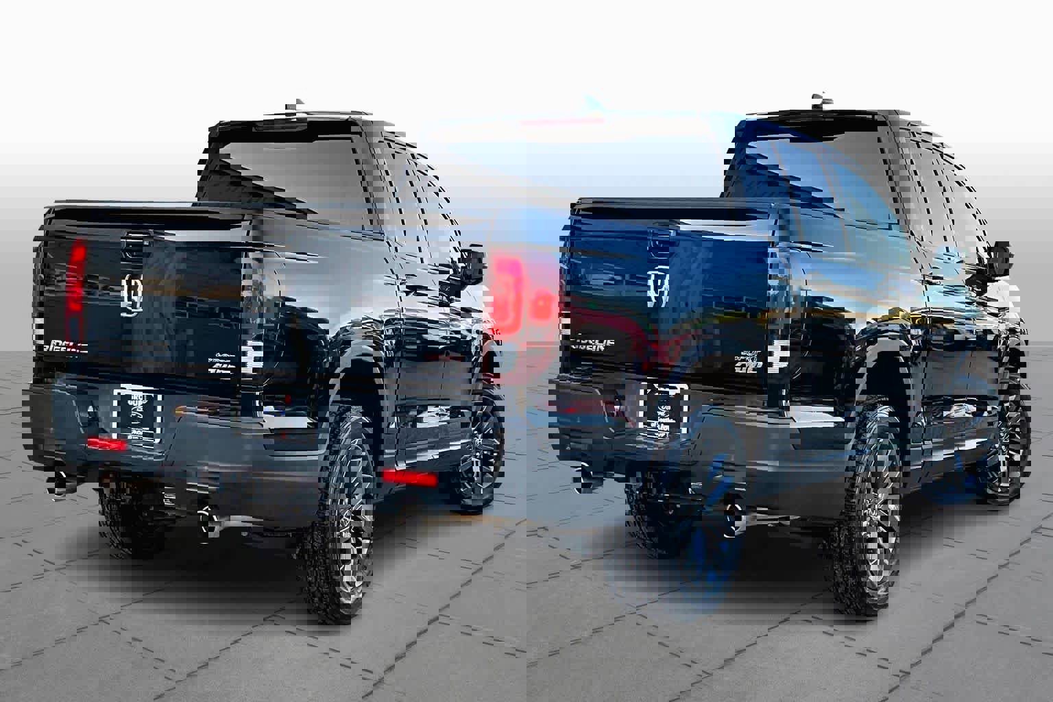 Used 2021 Honda Ridgeline Sport image 3