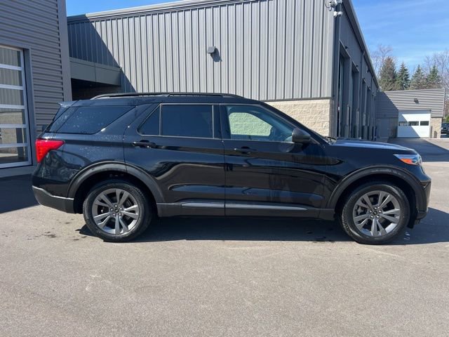 Certified 2021 Ford Explorer XLT w/ Equipment Group 202A image 5