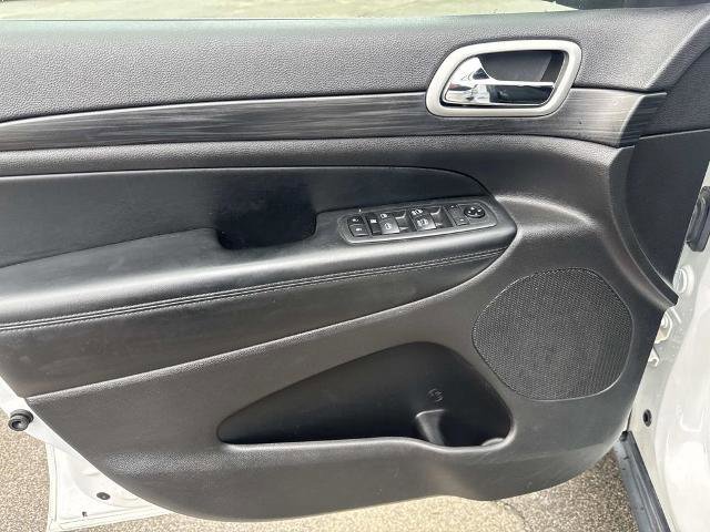 Used 2020 Jeep Grand Cherokee Laredo RWD image 15