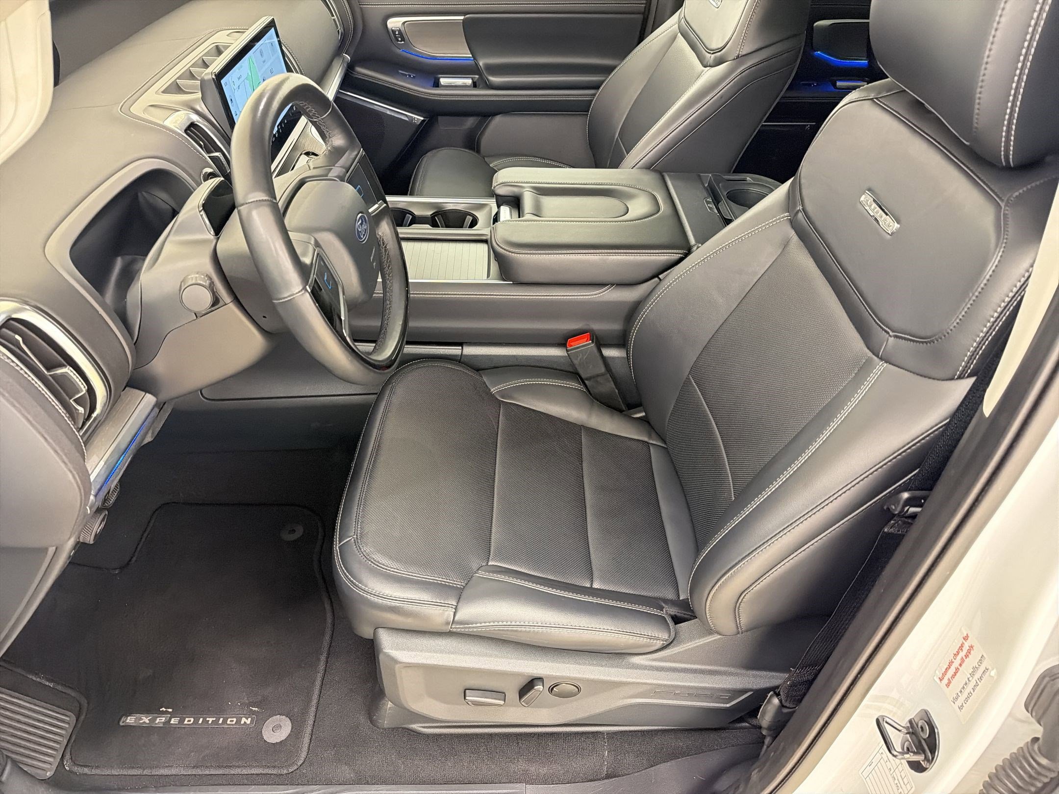 Certified 2025 Ford Expedition Platinum AWD/4WD image 5