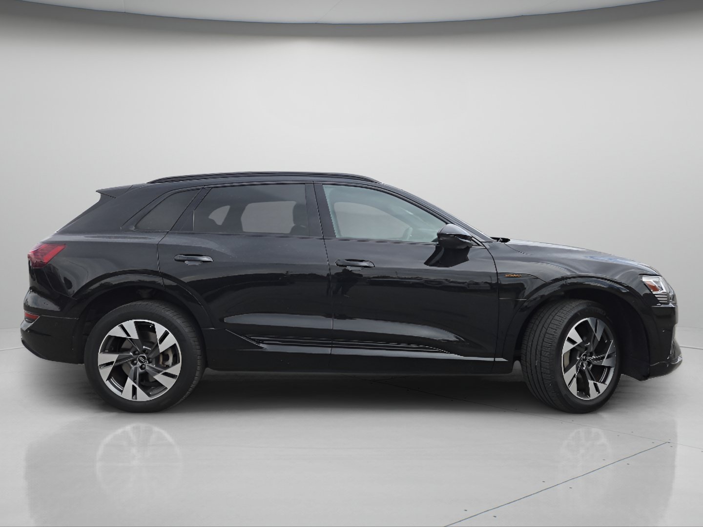 Used 2023 Audi e-tron Premium w/ Convenience Plus Package AWD/4WD image 23