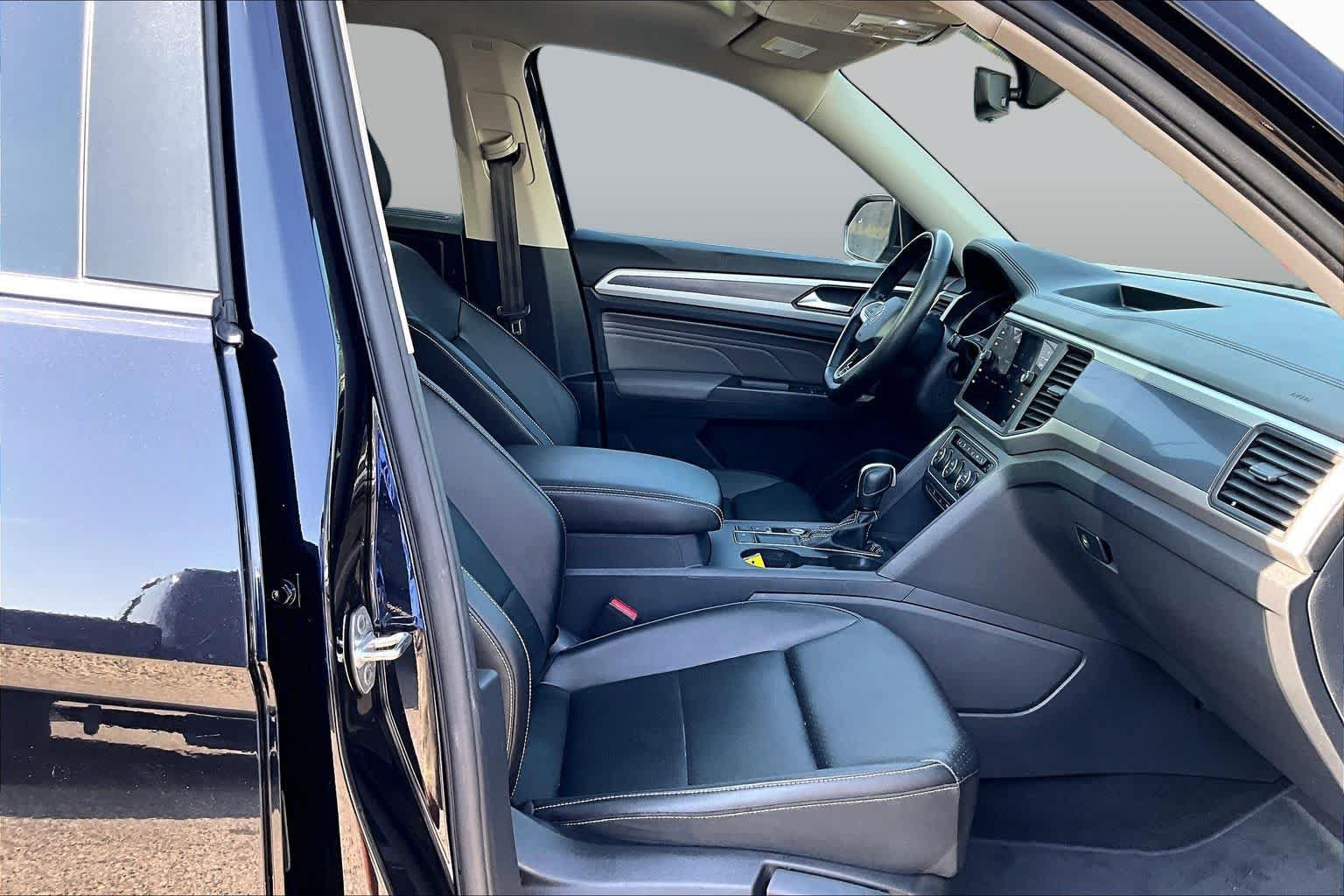 Used 2021 Volkswagen Atlas SE w/ Panoramic Sunroof Package FWD image 9