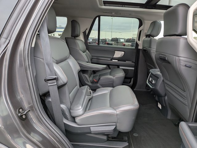 Certified 2025 Ford Expedition Active image 31