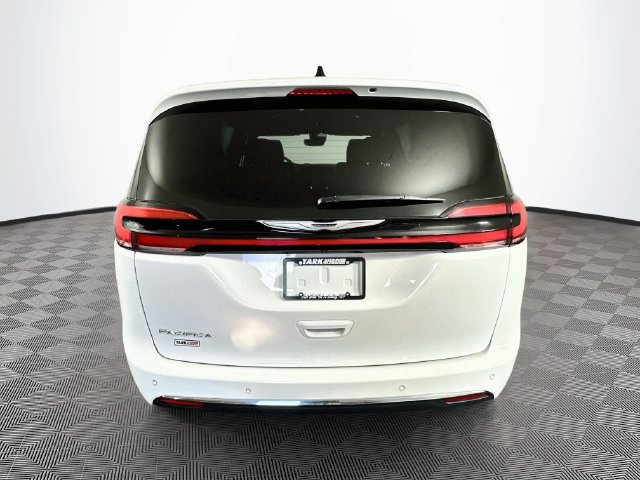 Used 2025 Chrysler Pacifica Select FWD image 10