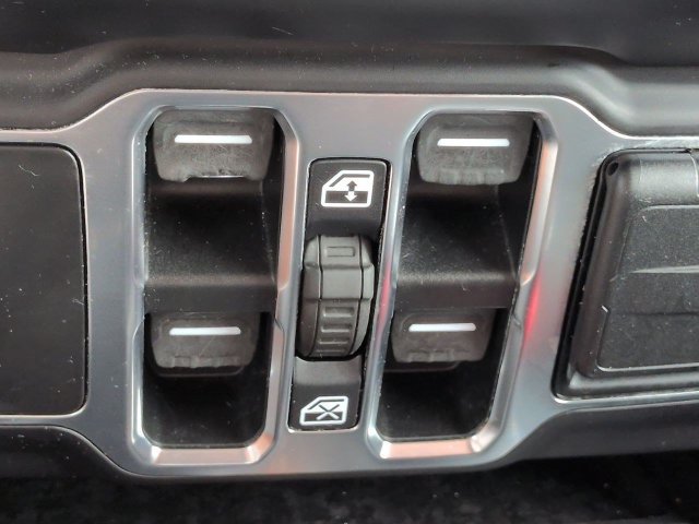 Used 2020 Jeep Wrangler Unlimited Sahara AWD/4WD image 22