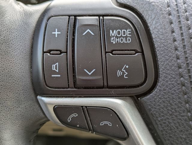 Used 2018 Toyota Highlander Limited Platinum FWD image 25