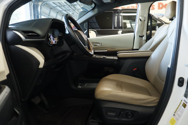 Used 2021 Toyota Sienna XLE FWD image 11