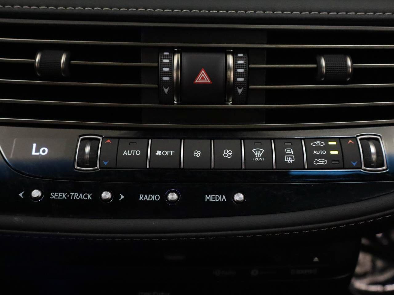 Used 2022 Lexus LS 500 w/ Interior Upgrade Package RWD image 11