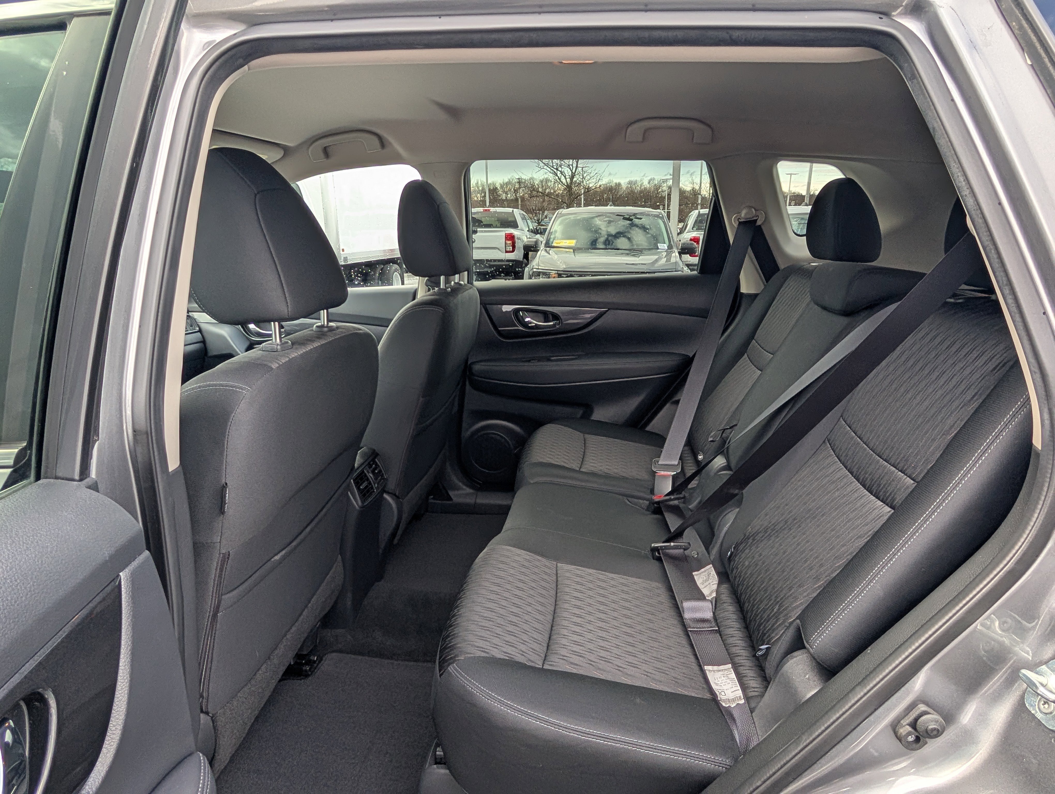 Used 2018 Nissan Rogue SV image 14