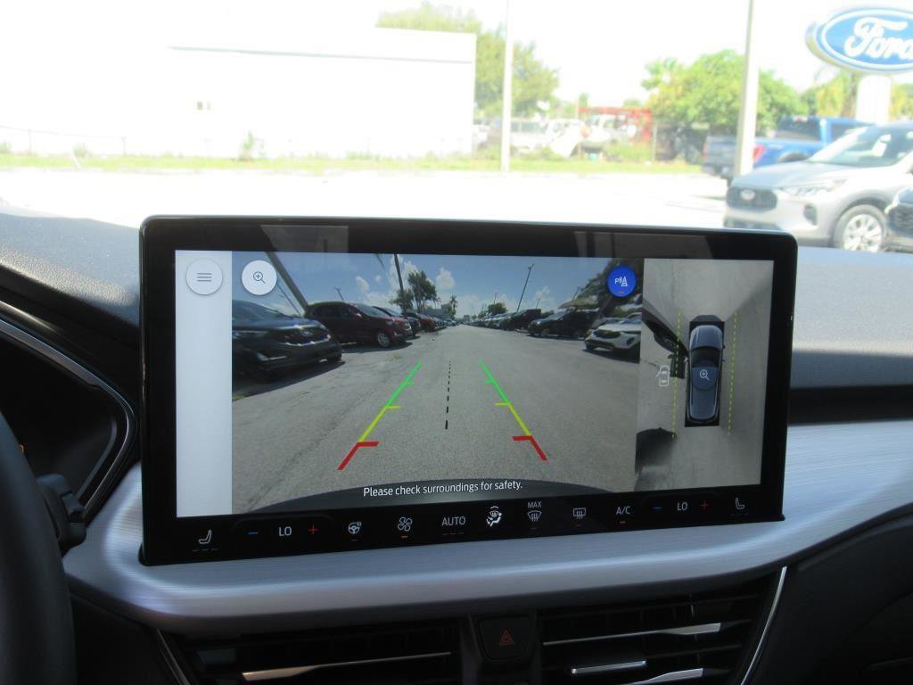 Certified 2024 Ford Escape PHEV w/ PHEV Premium Package image 32