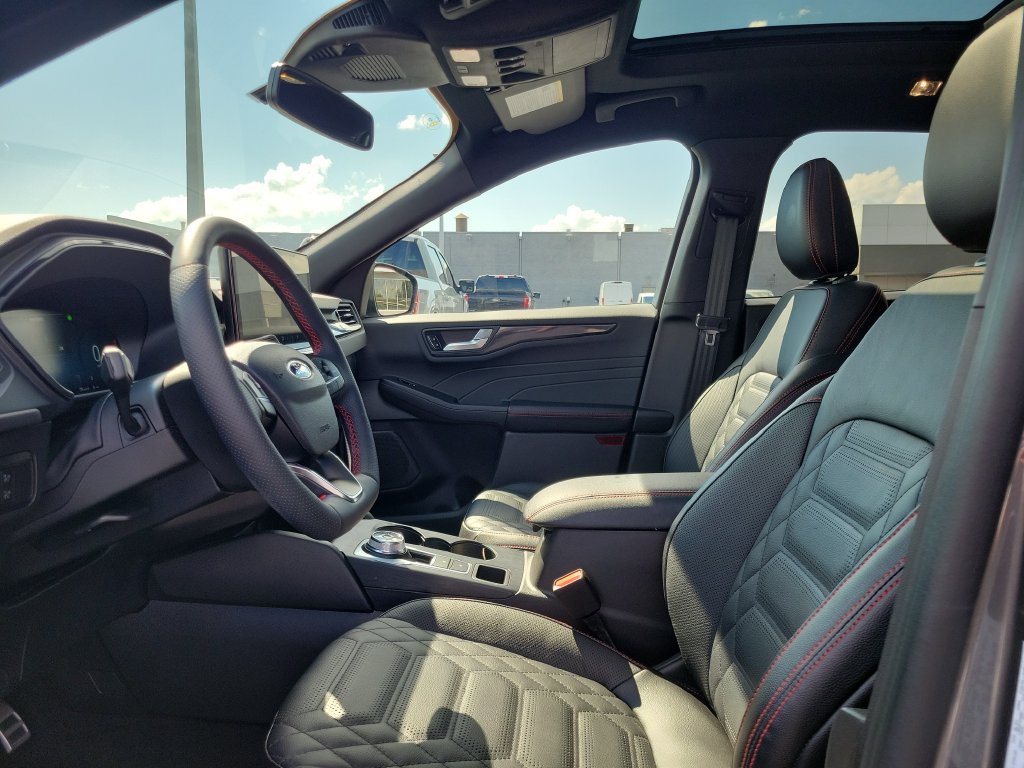 Certified 2023 Ford Escape ST-Line Elite w/ Premium Technology Package AWD/4WD image 20