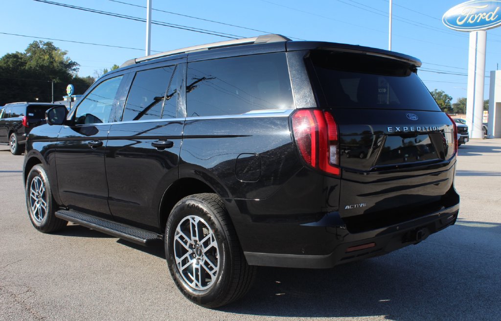 Certified 2025 Ford Expedition Active RWD image 7