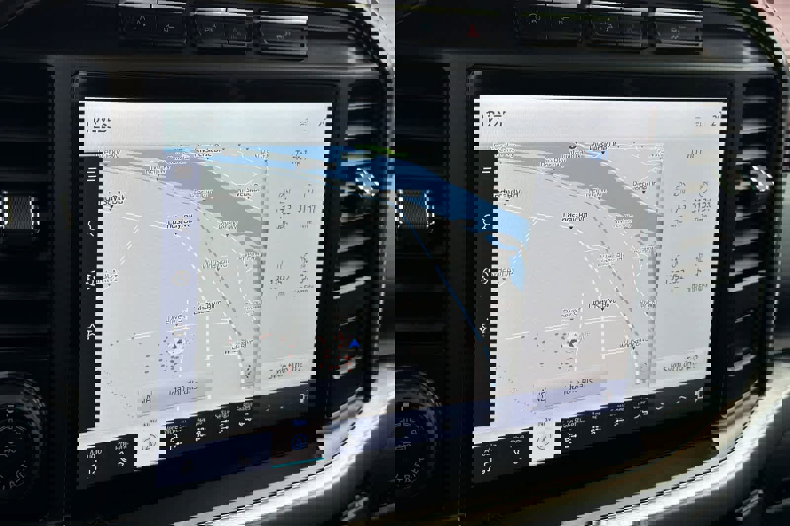 Certified 2023 Ford F150 Lariat w/ Equipment Group 502A High image 18