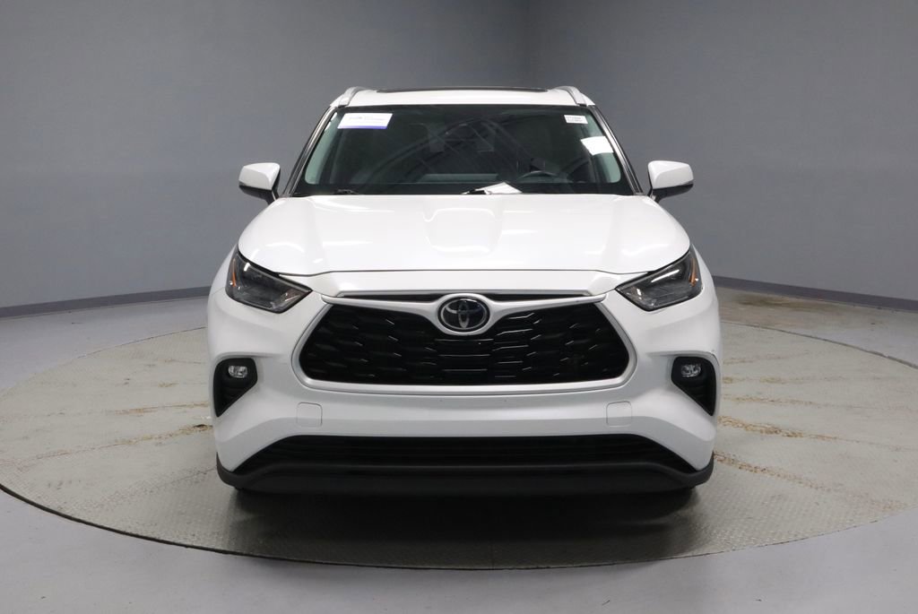 Used 2023 Toyota Highlander XLE FWD image 5