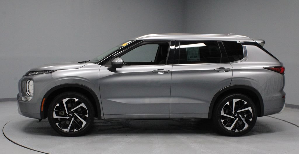 Used 2023 Mitsubishi Outlander SEL AWD/4WD image 7
