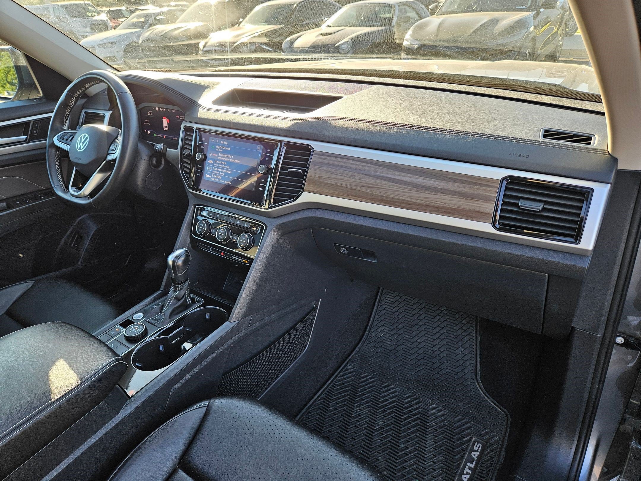 Used 2022 Volkswagen Atlas SEL AWD/4WD image 34