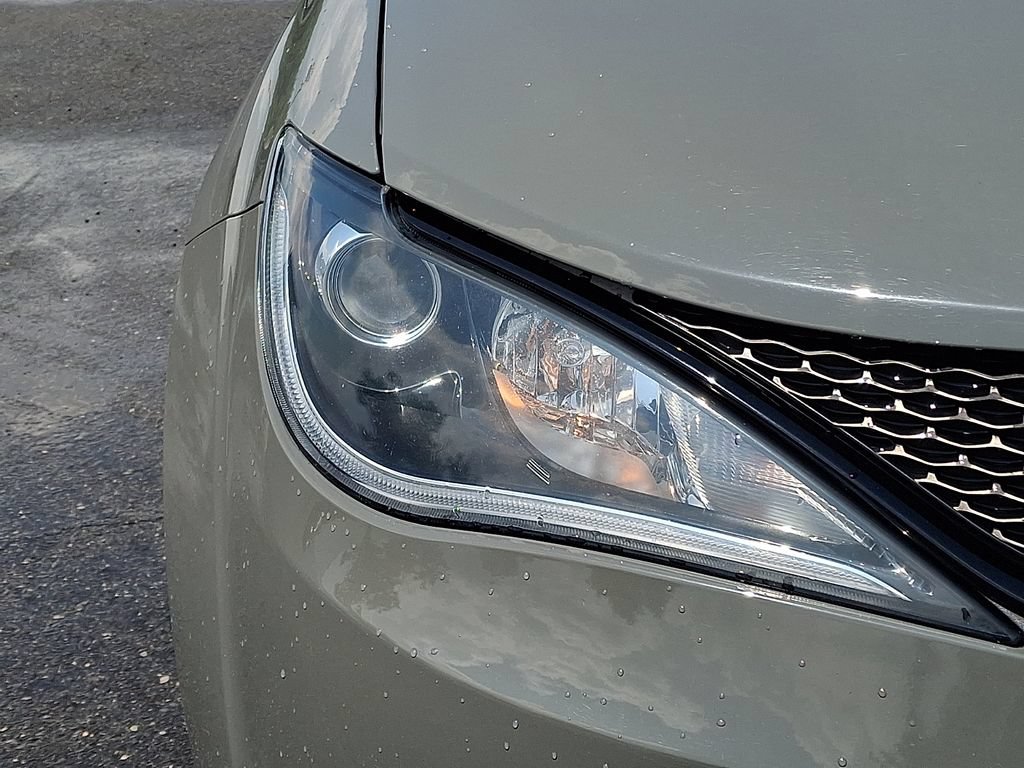 Used 2020 Chrysler Pacifica Touring-L w/ Advanced Safetytec Group AWD/4WD image 12